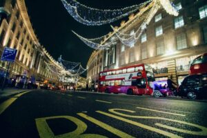 Can You Use the Bus Lane to Overtake the Vehicle Signaling to Turn Right