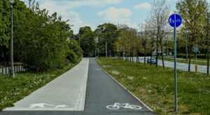 How Far Can You Travel in a T3 Lane if You Need to Overtake the Vehicle Turning Right