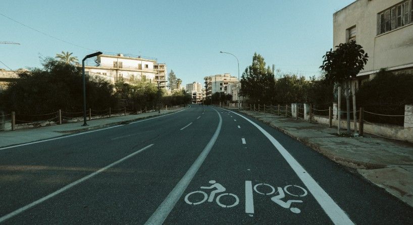 Maximum Distance You Can Drive in a Bus Lane While Overtaking